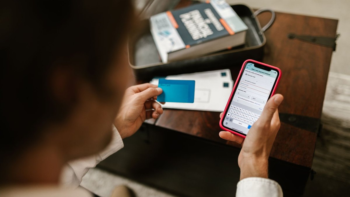 Exchange Rates and Hidden Fees: What Sending Money Abroad Really Costs