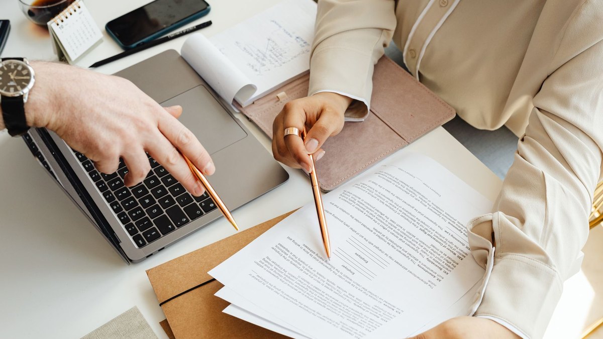How to Ask for a Raise: A Simple Guide to Negotiating Your Salary