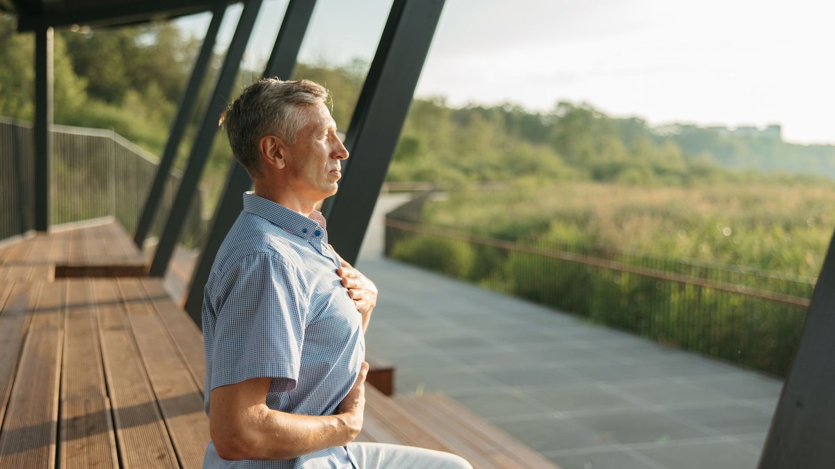 How to Deal With Anxiety: 7 Practical Ways to Calm a Worried Mind