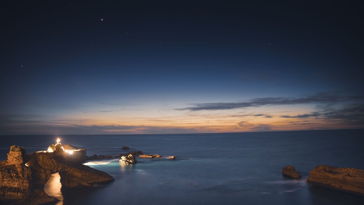 Pulsars: The Cosmic Lighthouses That Keep Better Time Than Atomic Clocks