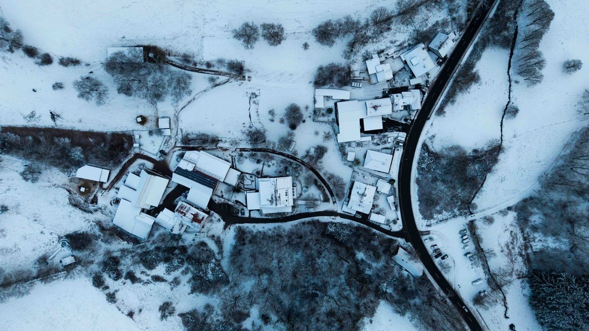 The Devil's Footprints of 1855: The Trail That Crossed Roofs and Rivers